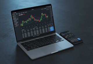 Controlá la actividad — seguimiento del historial de operaciones y del rendimiento de los fondos